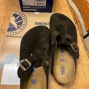 Brand new mocha suede Boston Birkenstock clogs, size 39 regular